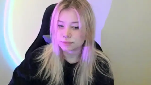 Snapshot of Lulu_Di chatting on 02/19/26, 01:57 Lulu Di online show from 02/19/26, 01:57