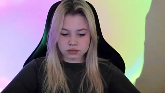 Snapshot of Lulu_Di chatting on 02/22/26, 02:14 Lulu Di online show from 02/22/26, 02:14