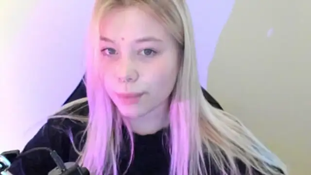 Snapshot of Lulu_Di chatting on 02/20/26, 06:19 Lulu Di online show from 02/20/26, 06:19