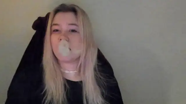 Snapshot of Lulu_Di chatting on 02/17/26, 12:19 Lulu Di online show from 02/17/26, 12:19