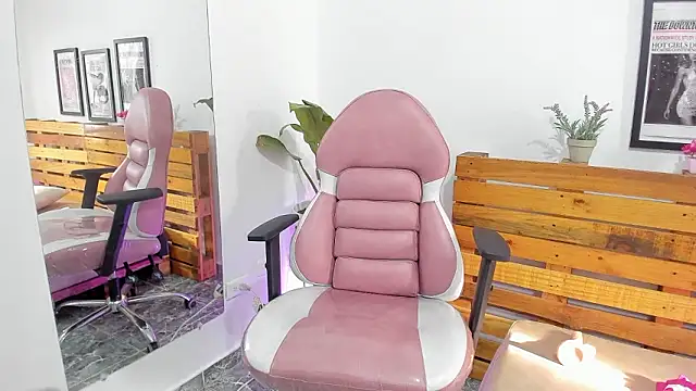 Naughty Vanessa  online show from 02/04/26, 12:44