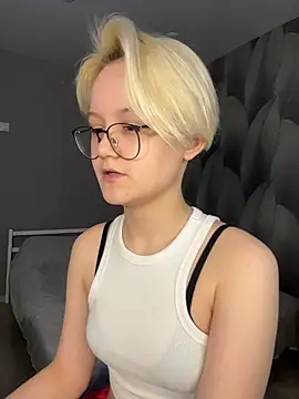 Snapshot of LuunaDorean chatting on 02/18/26, 06:00 LuunaDorean online show from 02/18/26, 06:00