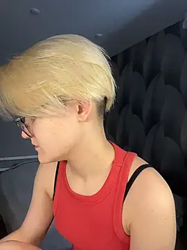 Snapshot of LuunaDorean chatting on 02/12/26, 07:52 LuunaDorean online show from 02/12/26, 07:52