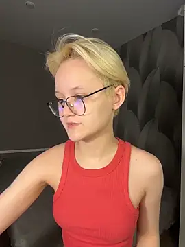 Snapshot of LuunaDorean chatting on 02/02/26, 11:59 LuunaDorean online show from 02/02/26, 11:59