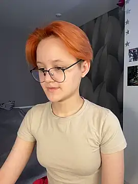 Snapshot of LuunaDorean chatting on 02/22/26, 09:55 LuunaDorean online show from 02/22/26, 09:55