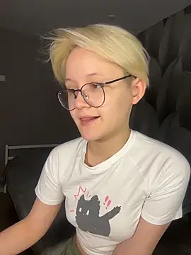 Snapshot of LuunaDorean chatting on 02/09/26, 10:24 LuunaDorean online show from 02/09/26, 10:24