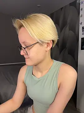 Snapshot of LuunaDorean chatting on 02/19/26, 06:32 LuunaDorean online show from 02/19/26, 06:32