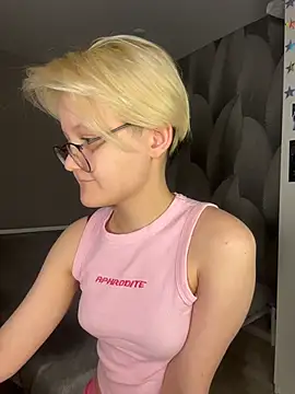 Snapshot of LuunaDorean chatting on 02/07/26, 11:57 LuunaDorean online show from 02/07/26, 11:57