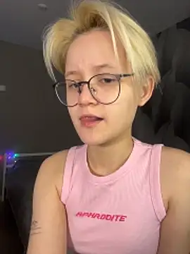 Snapshot of LuunaDorean chatting on 02/13/26, 07:25 LuunaDorean online show from 02/13/26, 07:25