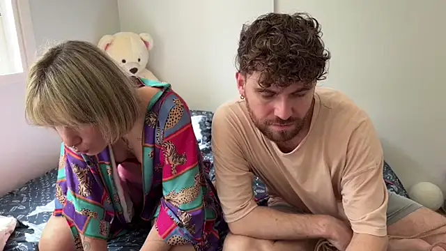 Snapshot of DomAtHome chatting on 04/09/26, 03:18 DomAtHome online show from 04/09/26, 03:18