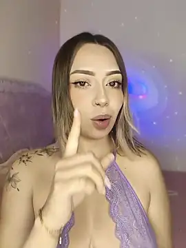 Snapshot of BellaDonna_16 chatting on 06/16/26, 10:43 BellaDonna 16 online show from 06/16/26, 10:43