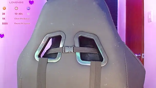 Snapshot of neena_nyx_ chatting on 03/04/26, 10:06 neena nyx online show from 03/04/26, 10:06