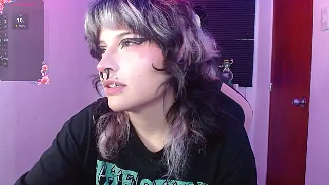 Snapshot of neena_nyx_ chatting on 04/14/26, 11:10 neena nyx online show from 04/14/26, 11:10