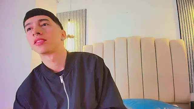 lian cameron online show from 04/10/26, 03:46