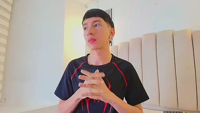 lian cameron online show from 04/18/26, 03:53