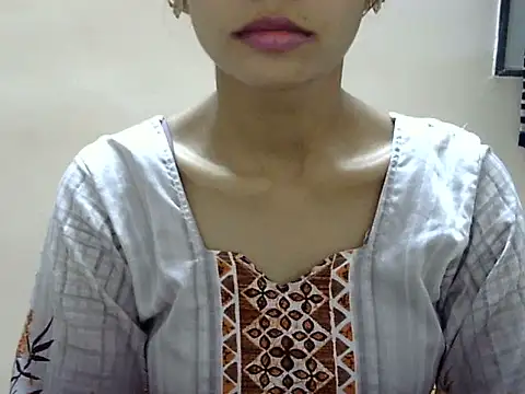 Snapshot of Kulsum_S chatting on 06/02/26, 01:44 Kulsum S online show from 06/02/26, 01:44