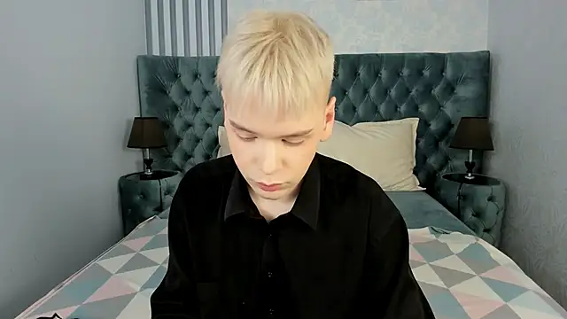 Snapshot of Je_Salvatore chatting on 02/19/26, 06:32 Je Salvatore online show from 02/19/26, 06:32