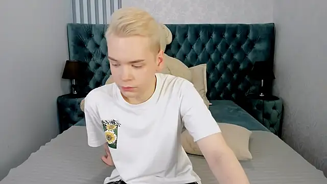 Snapshot of Je_Salvatore chatting on 03/04/26, 07:27 Je Salvatore online show from 03/04/26, 07:27