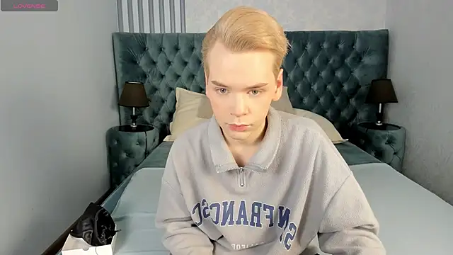 Snapshot of Je_Salvatore chatting on 02/07/26, 07:27 Je Salvatore online show from 02/07/26, 07:27