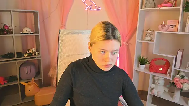 CelestineMauriac online show from 04/17/26, 06:33