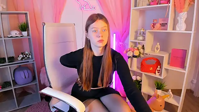 CelestineMauriac online show from 02/15/26, 06:18