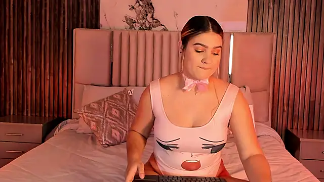 Snapshot of Liiahfontaine chatting on 02/02/26, 11:42 Liiahfontaine online show from 02/02/26, 11:42