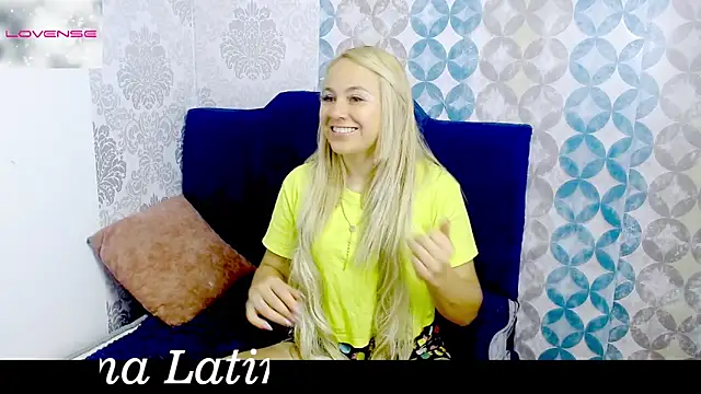 Snapshot of Angellatina17 chatting on 02/18/26, 02:24 Angellatina17 online show from 02/18/26, 02:24