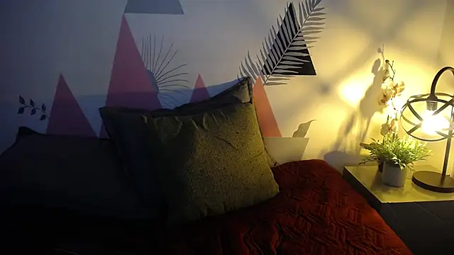 Snapshot of Minibombom chatting on 02/19/26, 12:57 Minibombom online show from 02/19/26, 12:57