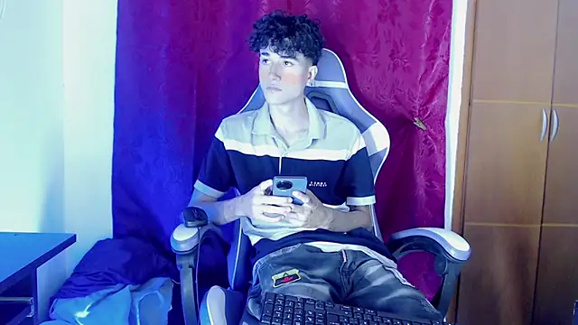 Snapshot of Johnny_cagee_ chatting on 02/22/26, 12:02 Johnny cagee online show from 02/22/26, 12:02