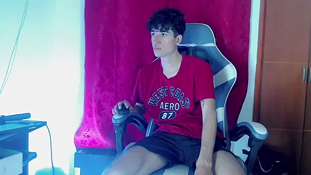 Snapshot of Johnny_cagee_ chatting on 02/12/26, 12:21 Johnny cagee online show from 02/12/26, 12:21