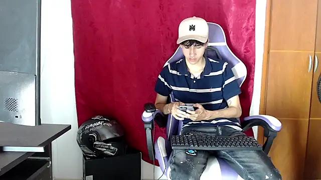 Snapshot of Johnny_cagee_ chatting on 03/01/26, 12:10 Johnny cagee online show from 03/01/26, 12:10