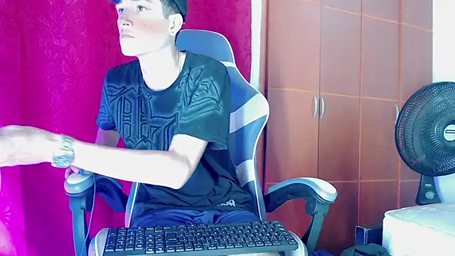 Snapshot of Johnny_cagee_ chatting on 02/03/26, 01:27 Johnny cagee online show from 02/03/26, 01:27