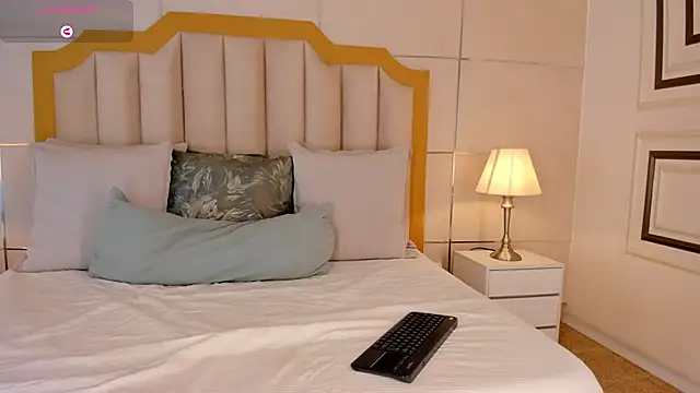 Crystal Rose   online show from 03/05/26, 11:51