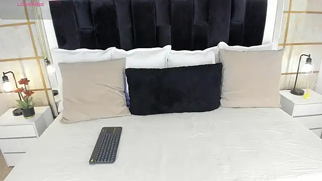 Crystal Rose   online show from 05/12/26, 11:16
