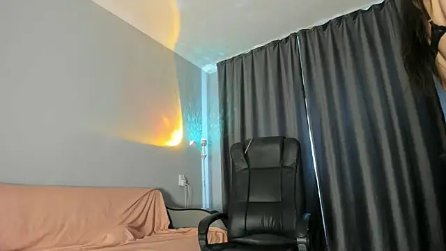 emy lovee online show from 04/13/26, 04:27