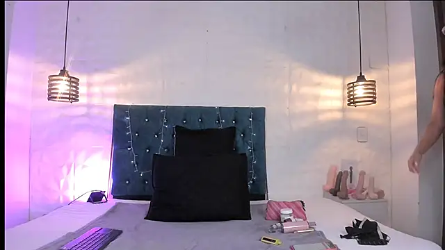 Snapshot of samantha_foxyy chatting on 06/18/26, 11:37 samantha foxyy online show from 06/18/26, 11:37