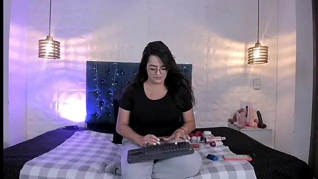 Snapshot of samantha_foxyy chatting on 05/20/26, 10:23 samantha foxyy online show from 05/20/26, 10:23