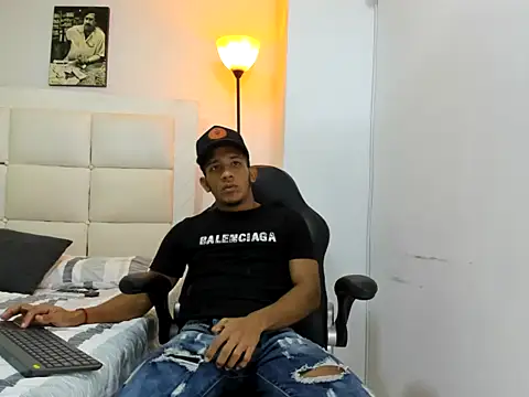 Snapshot of ricky_spensar23cm_ chatting on 02/19/26, 02:30 ricky spensar23cm online show from 02/19/26, 02:30