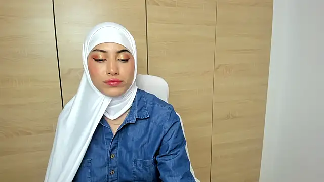 Snapshot of LAY_LA_ chatting on 02/23/26, 09:04 LAY LA online show from 02/23/26, 09:04