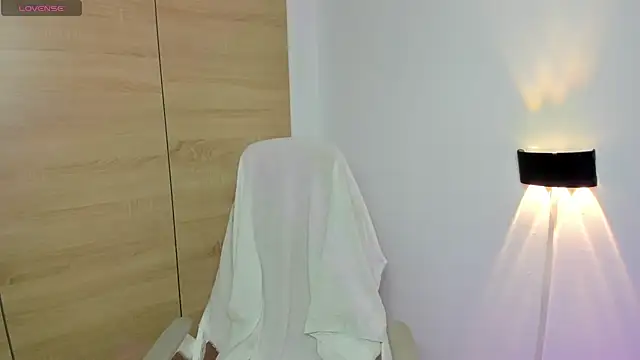 Snapshot of LAY_LA_ chatting on 02/06/26, 09:11 LAY LA online show from 02/06/26, 09:11