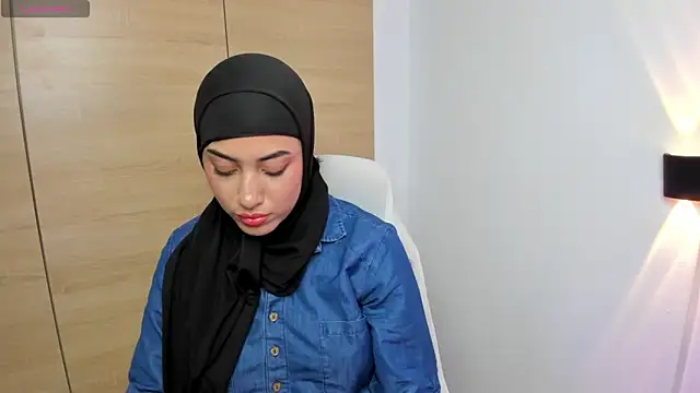 Snapshot of LAY_LA_ chatting on 02/13/26, 10:10 LAY LA online show from 02/13/26, 10:10