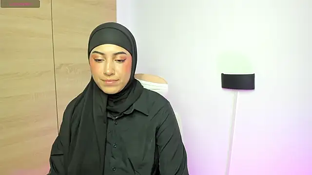 Snapshot of LAY_LA_ chatting on 02/25/26, 10:42 LAY LA online show from 02/25/26, 10:42