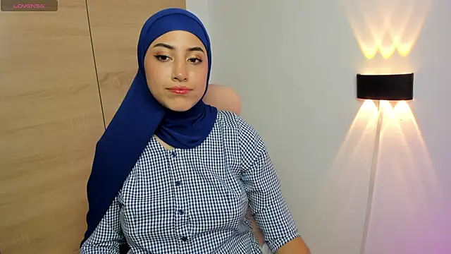 Snapshot of LAY_LA_ chatting on 02/04/26, 10:05 LAY LA online show from 02/04/26, 10:05