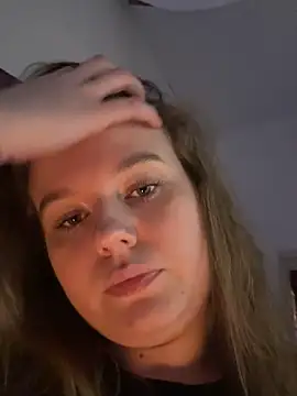 Agatha Gris online show from 03/03/26, 09:44