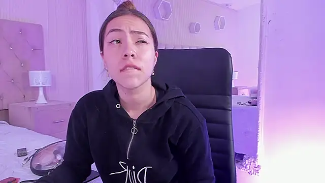 Snapshot of lizzyrossie chatting on 02/06/26, 02:13 lizzyrossie online show from 02/06/26, 02:13