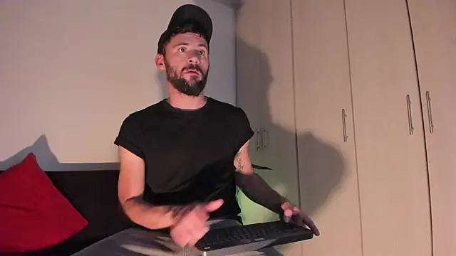 Snapshot of Erickpritz_xh chatting on 03/28/26, 10:33 Erickpritz xh online show from 03/28/26, 10:33