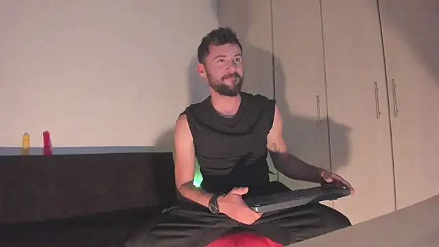 Snapshot of Erickpritz_xh chatting on 03/31/26, 02:24 Erickpritz xh online show from 03/31/26, 02:24