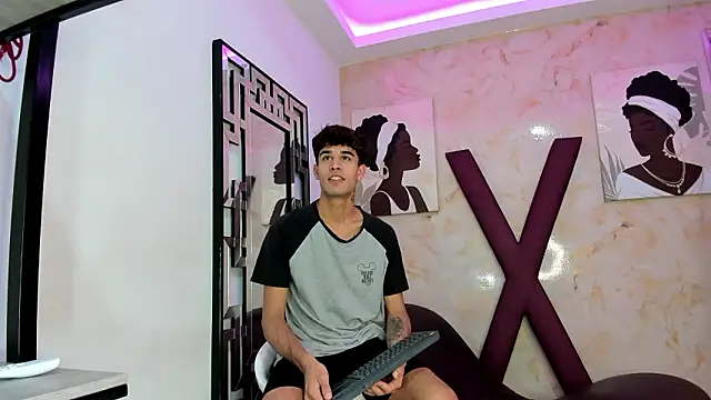 Snapshot of PRETTY_COCK1 chatting on 02/02/26, 07:29 PRETTY COCK1 online show from 02/02/26, 07:29