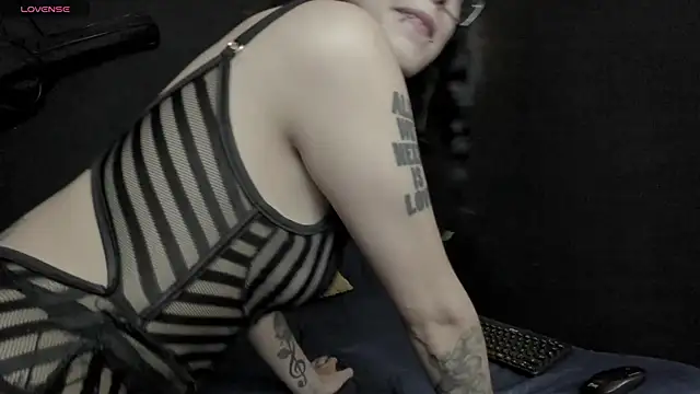 luna sunflower   online show from 03/04/26, 12:07