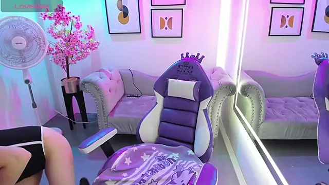 Victoria  doll online show from 04/26/26, 12:35